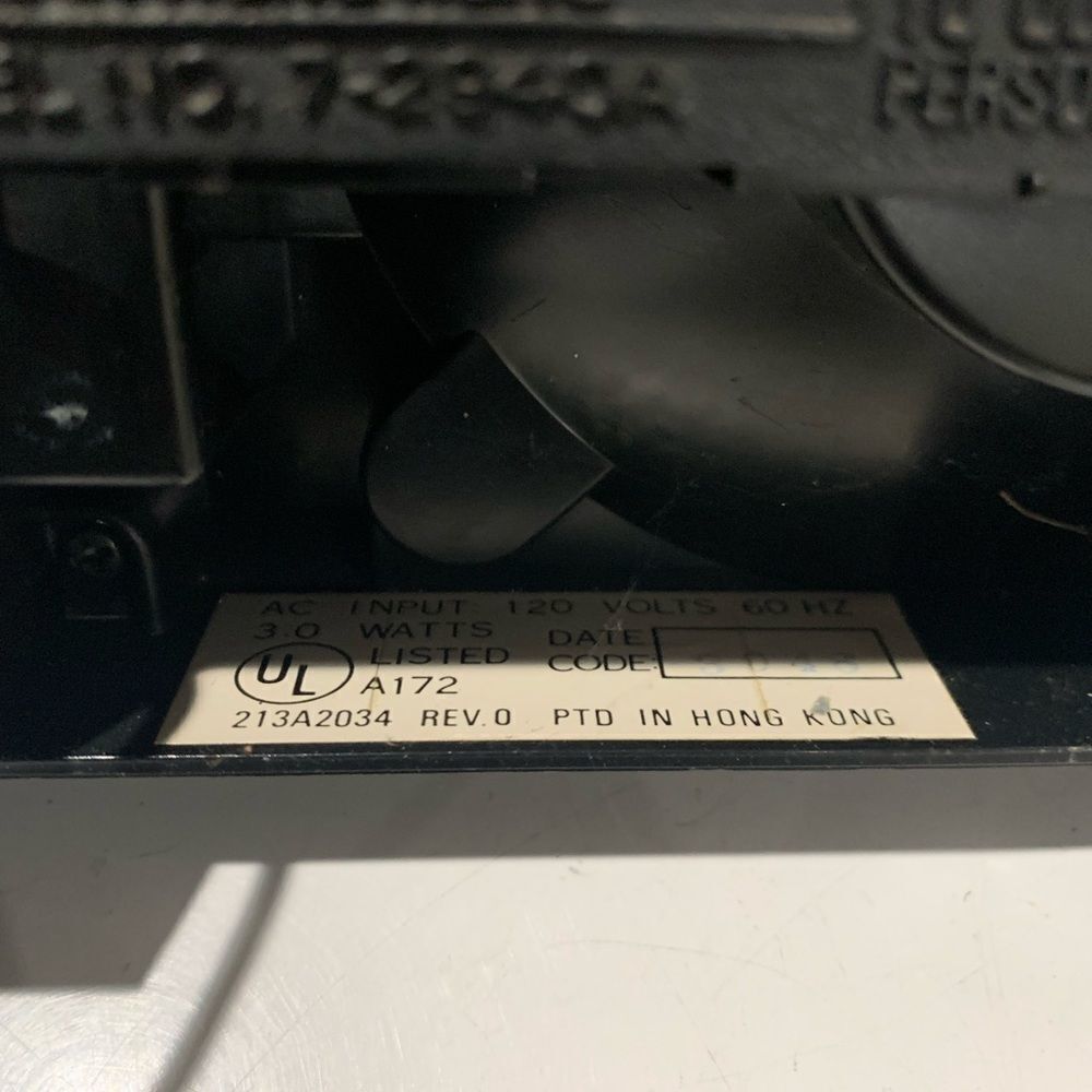 General Electric AM/FM Portable Radio Model 7-2940 - Picture 7 of 8
